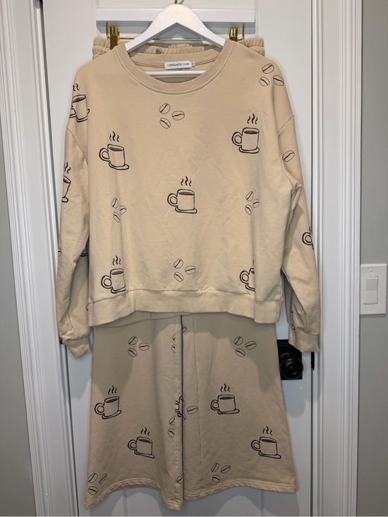 Cinnamon Club Tops - Coffee cup and bean Soft Lounge Set